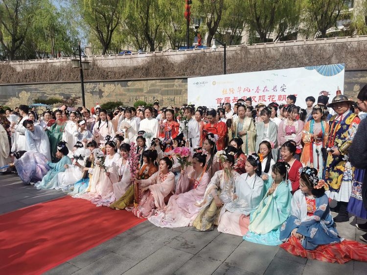 花朝時(shí)節(jié)，春色醉美，曲江池邀你共赴花朝之事！